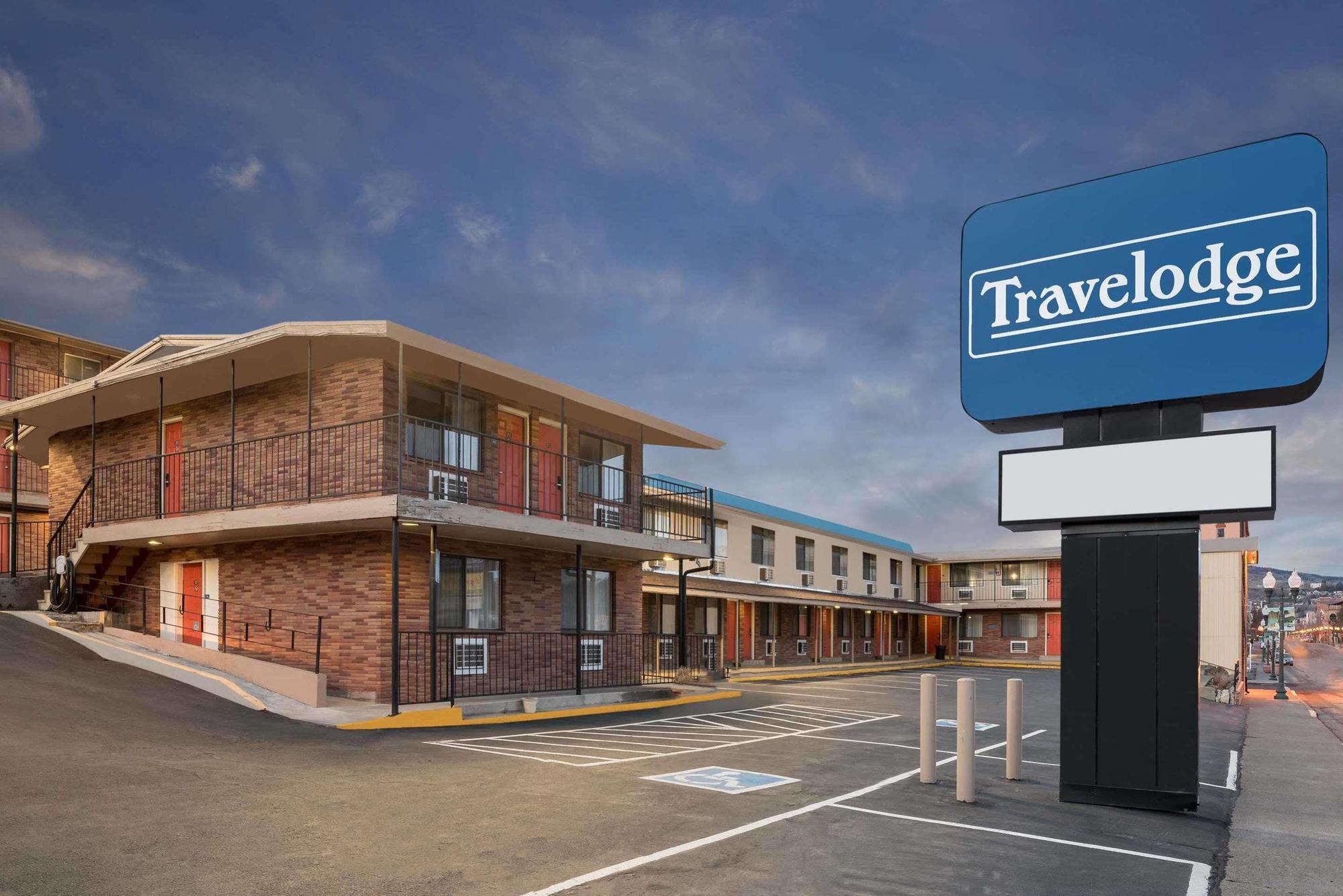 Travelodge By Wyndham Кламат Фолс Экстерьер фото